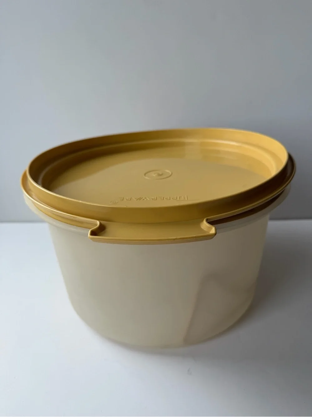 Vintage Tupperware 2-Layer Cake Taker with Yellow Base & Carry Handle.